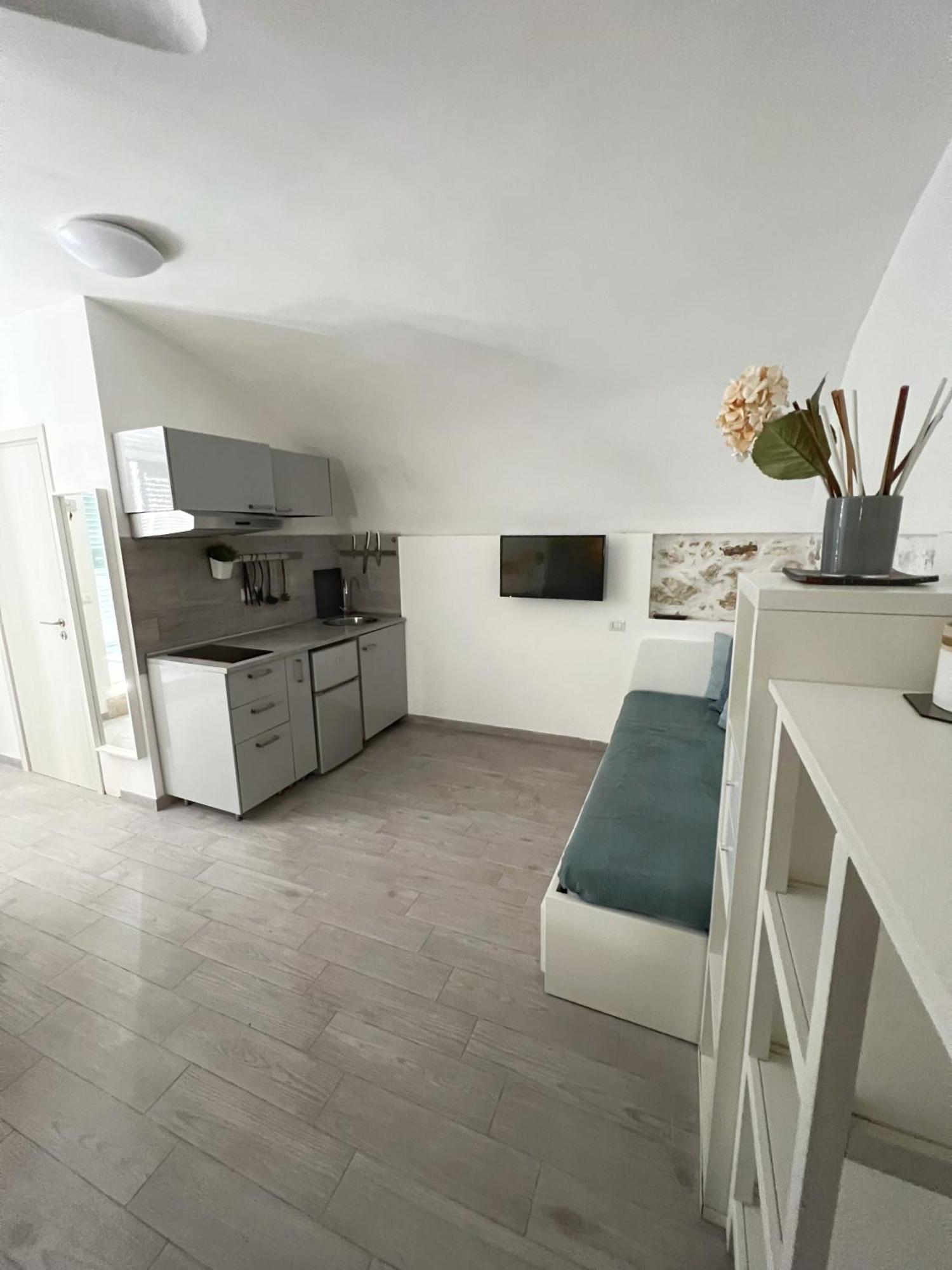 Acquasale Apartment "Altomare" 비에스테 외부 사진
